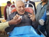 مسن يعانى من كسر بالساق يصر على التصويت بالانتخابات الرئاسية فى الشرقية 