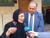 عميد طب طنطا يصطحب والدته للإدلاء بصوتها فى انتخابات الرئاسة