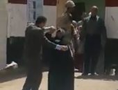 فيديو.. سيدة مسنة ترقص أمام لجنة انتخابية بقرية بالشرقية