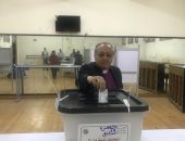 رئيس الكنيسة الأسقفية يدلى بصوته بالزمالك.. ويؤكد: المشاركة واجب وطنى