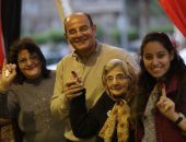 مواطن بميدان التحرير : "أوصيت أبنائى بمنح الرئيس السيسى أصواتهم طول العمر"