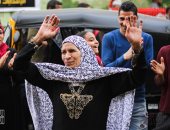 فيديو.. الحاجة "علية" وأهالى مصر القديمة يحتفلون أمام لجان الانتخابات (صور)