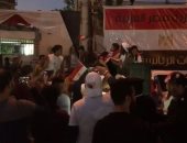 زغاريد على أنغام "تسلم الأيادى" أمام لجان مدرسة الحرية بالأزبكية