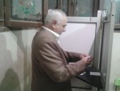 صور.. والد الشهيد خالد المغربى عقب التصويت بالانتخابات: أقل ما نقدمه للشهداء