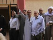 صور.. كبار السن أول المتوافدين على لجان الانتخابات الرئاسية بشارع الهرم