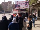 السيدات يتقدمن صفوف الناخبين بعين شمس وسيارات تجوب الشوارع بـ"قالوا إيه" 