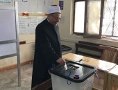 مفتى الجمهورية يدلى بصوته فى الانتخابات الرئاسية بمسقط رأسه بالبحيرة