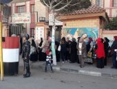 صور.. أهالى بورسعيد يحتشدون أمام اللجان فى الانتخابات الرئاسية