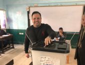 إدوارد ينشر صورته بعد التصويت.. معلقا: "حبيت أكون من أوائل الناس اللى نزلت"