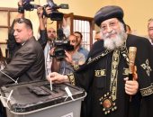 صور.. البابا تواضروس يصل مدرسة السرايات بالوايلى للإدلاء بصوته فى انتخابات الرئاسة