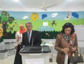 فيديو وصور.. انتخابات الرئاسة 2018.. عمرو موسى يدلى بصوته فى التجمع الخامس