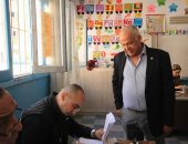 فرج عامر يدلى بصوته فى الانتخابات الرئاسية.. صور