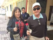 انتخابات الرئاسة 2018.. المواطنون يحملون الورود خلال التصويت بالزمالك