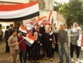 فيديو وصور.. "قالوا ايه وتسلم الأيادى" تشعل الانتخابات أمام اللجان فى المعادى