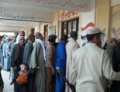 طوابير الناخبين بلجنة "الأمير بن شديد" بمركز ببا جنوب بنى سويف.. صور