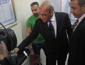 فيديو وصور.. وزير الزراعة يصل مقر لجنته الانتخابية للإدلاء بصوته فى انتخابات الرئاسة