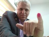 أشرف عامر رئيس الإنتاج الحربى يدلى بصوته فى الانتخابات الرئاسية