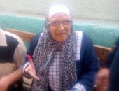 صور.. سيدة مسنة تدعو الشباب للتصويت في انتخابات الرئاسة