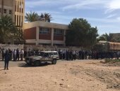 صور.. العاملون بحقول "البترول" بالصحراء الشرقية يدلون بأصواتهم فى الانتخابات