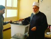 مفتى الجمهورية السابق يدلى بصوته فى الانتخابات بـ6 أكتوبر (صور)