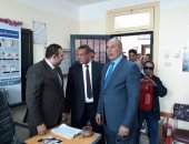 صور.. محافظ البحر الأحمر يتفقد اللجان الانتخابية بمدينة سفاجا