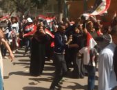 عمال شركة الكهرباء يحتفلون بعد الإدلاء بأصواتهم