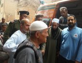 صور.. هيئة الاسعاف بسوهاج تلبى طلب كفيف بنقله للإدلاء بصوته فى الانتخابات