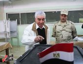 زاهى حواس بعد الإدلاء بصوته: مصر تستمد قوتها من الرئيس السيسي (صور)