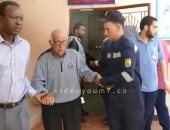 فيديو.. مسن يبكى عقب الإدلاء بصوته فى الانتخابات الرئاسية