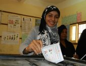 صور.. أول مأذونة بالصعيد تدلى بصوتها فى الانتخابات بقرية بنى مر بأسيوط