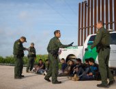 أمريكا تغلق جانبا من الحدود مع المكسيك لمنع تدفق اللاجئين