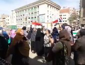 فيديو..وصلات رقص وزغاريد للناخبات أمام اللجان الانتخابية فى الفيوم