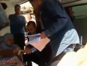 فيديو.. مسنة مريضة تدلى بصوتها داخل سيارة إسعاف بالإسكندرية بحضور رئيس اللجنة