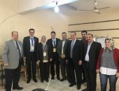 صور.. وفد المراقبين الأمريكان خلال تفقد لجان الجيزة: الإقبال اليوم أكثر 