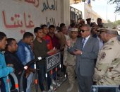 صور .. محافظ السويس يتفقد لجان الانتخابيه الرئاسيه ويتابع مشاركة المواطنين