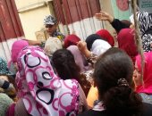 صور.. إقبال كثيف على لجنة مدرسة فلسطين بعين شمس.. والسيدات: هننتخب السيسى