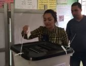 فيديو.. الفنانة راندا البحيرى تدلى بصوتها فى الانتخابات الرئاسية