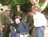 صور.. أمن أسوان يستجيب لطلب مكفوف بنقله للتصويت فى انتخابات الرئاسة