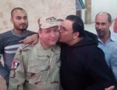 الفنان محمد فؤاد يدلى بصوته بانتخابات الرئاسة بالجامعة العمالية بمدينة نصر.. فيديو