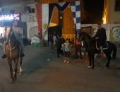 صور.. الصعايدة يرقصون بالخيول أمام اللجان الانتخابية بقنا