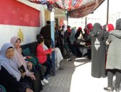 صور.. توافد الأهالى على اللجان الانتخابية فى اليوم الثانى بالبحيرة