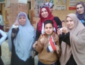 صور.. توافد السيدات على اللجان الانتخابيه بكفر الزيات