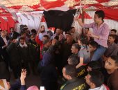 تصوير.. أهالى مدينة نصر يتوافدون على اللجان الانتخابية بأعلام مصر