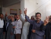 أهالى القنايات بالشرقية يهتفون بعد التصويت: عاش الجيش المصرى