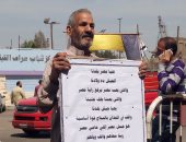 فيديو.. مواطن بالزيتون يدعو للمشاركة فى الانتخابات بلافتة "تحيا مصر والجيش"