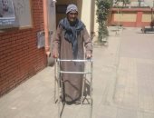 مسن 90 عاما بعد إدلائه بصوته فى لجنة بفيصل: انتخبت السيسى علشان يحمى مصر