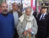 فيديو.. مسن بكفر الشيخ: "جيت انتخب علشان مصر وبناشد الشباب بالمشاركة"