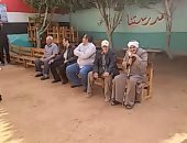 كبار السن أمام لجان بنى سويف: متواجدين منذ الصباح حباً فى مصر 