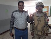 نقيب الزراعيين بالقاهرة والجيزة يدلى بصوته فى الانتخابات الرئاسية