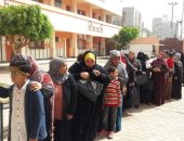 فيديو وصور .. طوابير السيدات على لجان الانتخابات بالفيوم